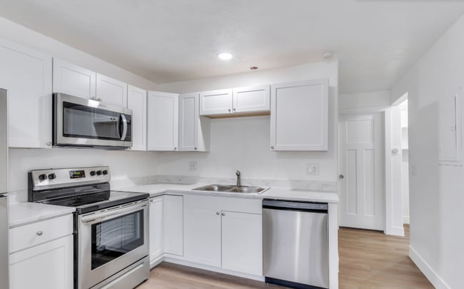 Building Photo - Remodeled 3-bedroom, 1-bathroom apartment ...