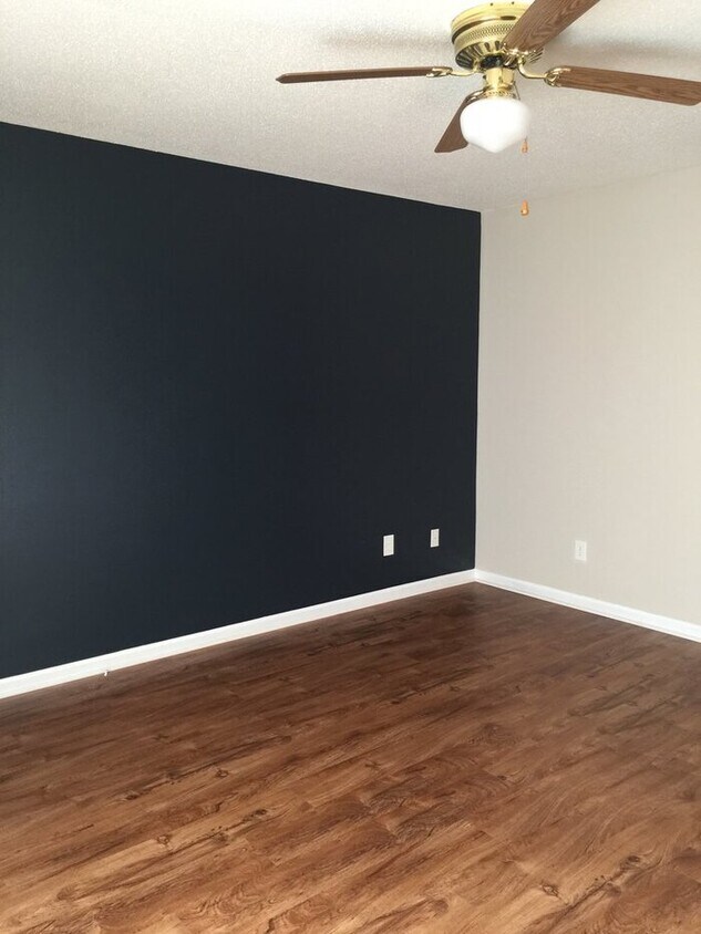 Foto del edificio - Shelton Place $1025.00, 2br/1.5ba townhome...