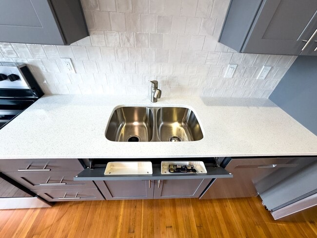 Building Photo - WINTER SPECIAL - NEWLY RENOVATED DOWNTOWN SALEM STUDIO