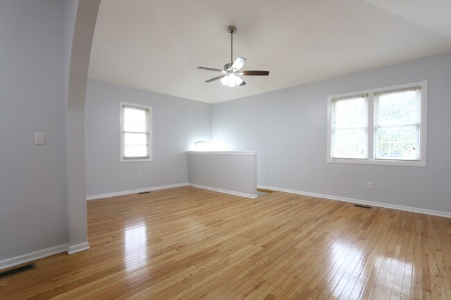 Building Photo - 2125 W 18th Pl