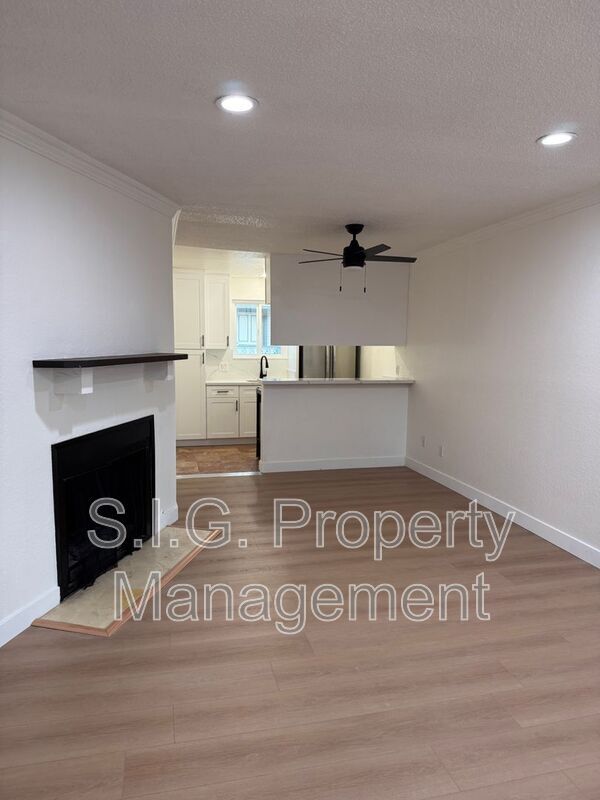 Foto principal - 10635 Sherman Grove Ave