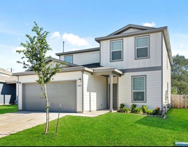 Building Photo - 13011 Sendero Roble