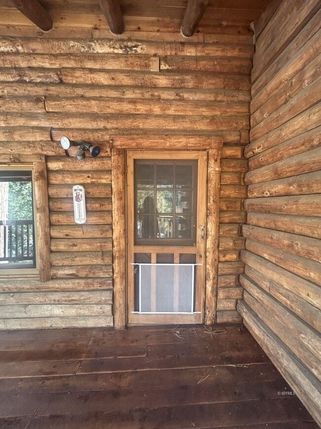 Foto del edificio - Quaint Log Mountain Cabin for Rent