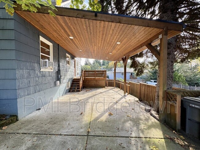 Building Photo - 3906 SW Troy St