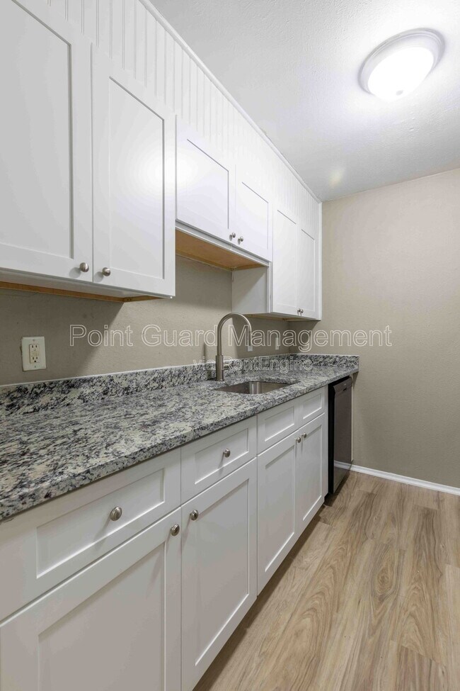 Foto del edificio - 4594 W Kiest Blvd