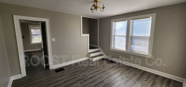 Building Photo - 732-734 E Deshler Ave