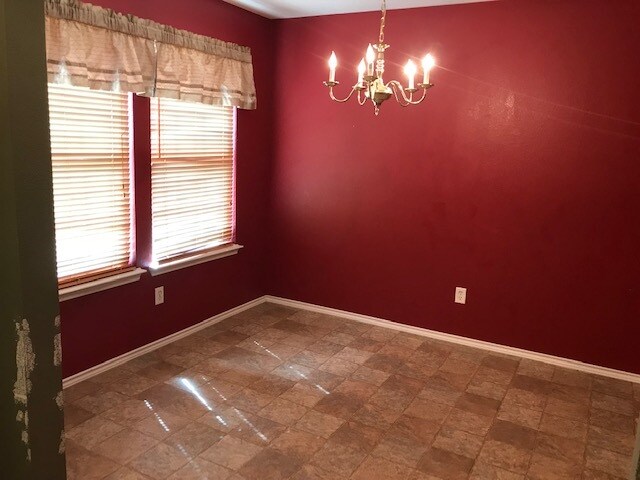 Building Photo - 2215 Sumac Dr