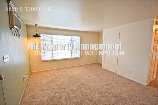 Building Photo - Stunning 2 Bedroom Holladay Condo! No Depo...