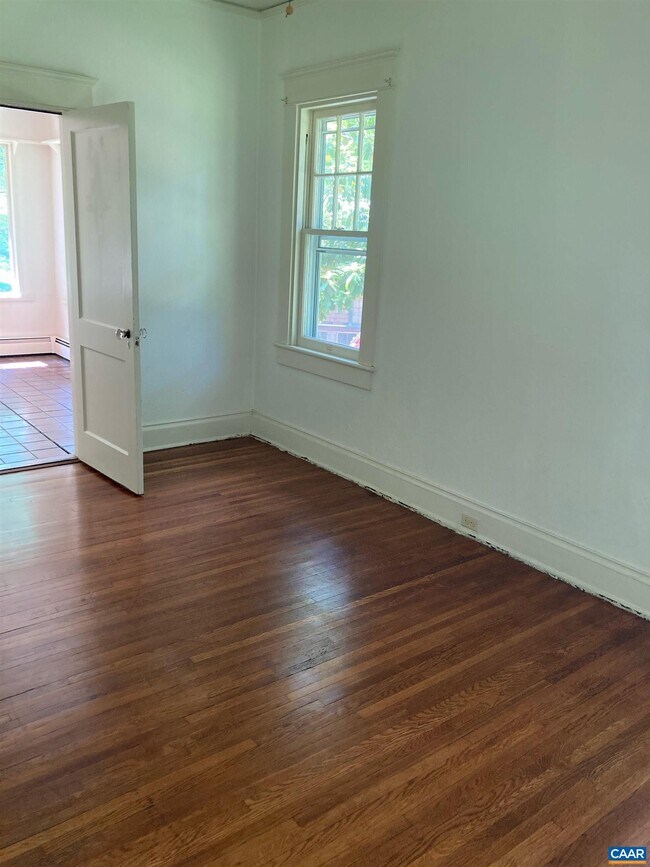Building Photo - 6 Gildersleeve Wood
