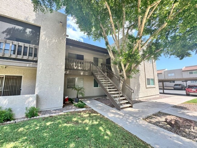 Foto del edificio - 520 N Stapley Dr
