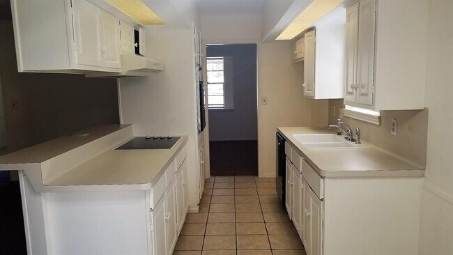 Building Photo - 6127 Birchmont Dr