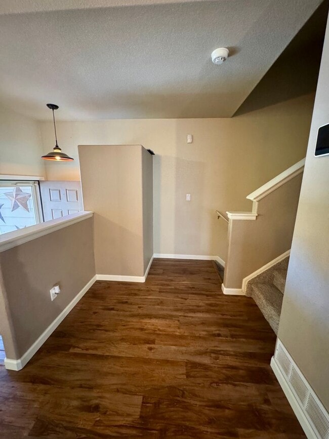 Foto del edificio - Lovely 3 bedroom/3 car tandem garage home in Lorson Ranch