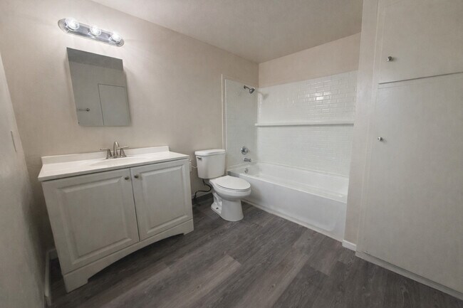 Baño - Alpine Townhouse Apartments