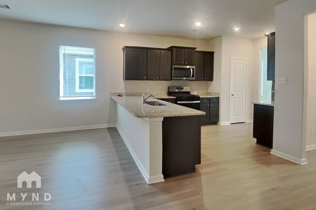 Building Photo - 15475 Maple Ter Dr