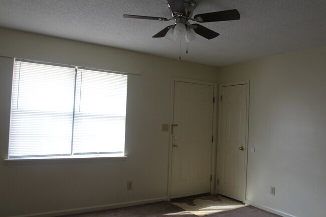 Foto del edificio - 3403 Sweetbrier Rd