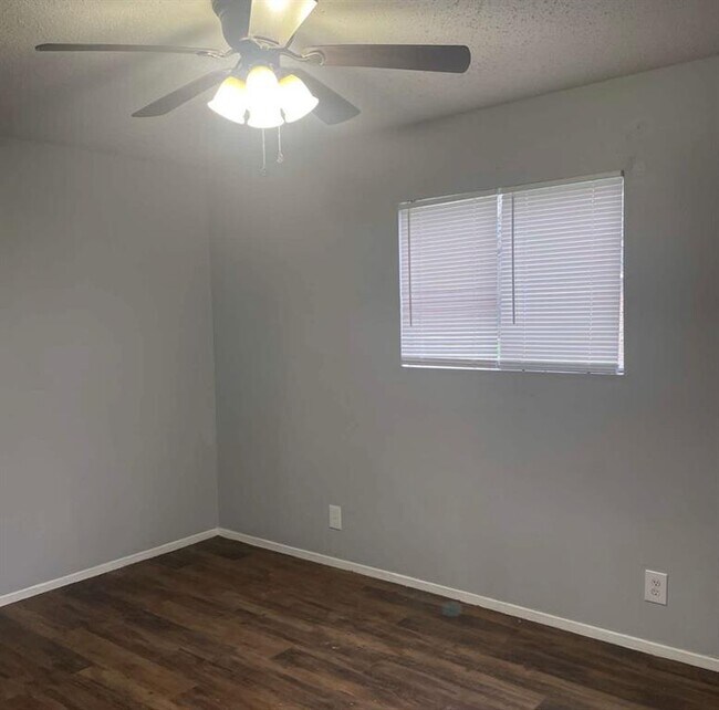 Building Photo - 208 Veterans Dr