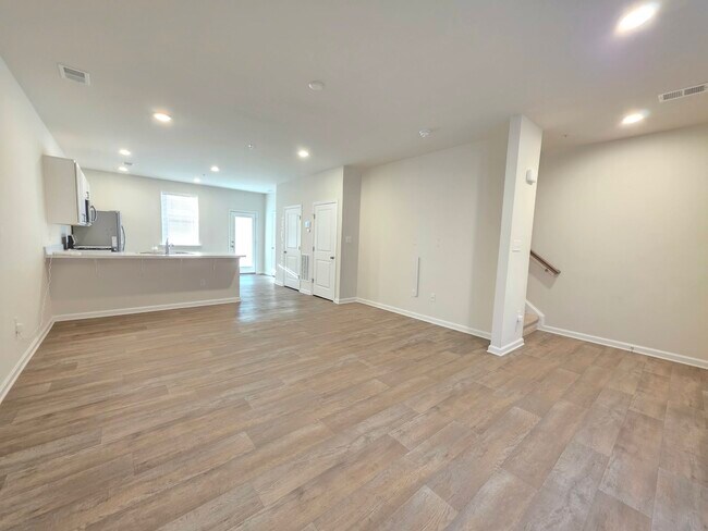 Building Photo - 426 Creekbed Cir