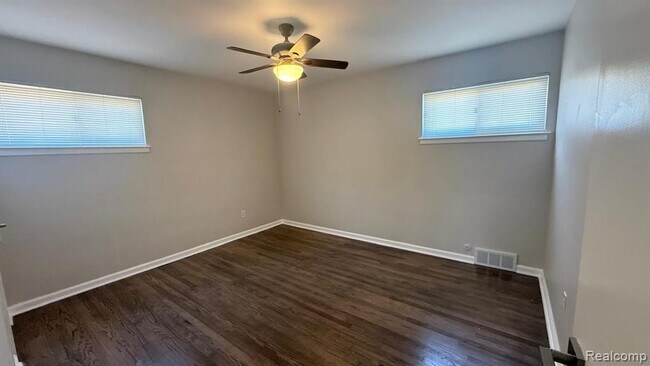 Foto del edificio - 29614 Rosslyn Ave