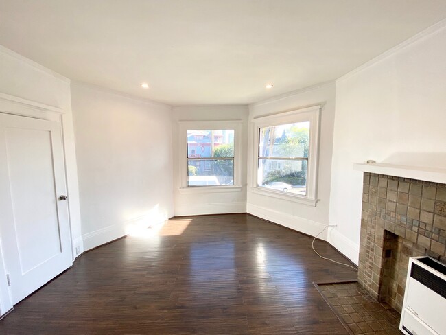 Building Photo - 1033 S Bonnie Brae St
