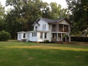 Building Photo - 1601 E California Ave