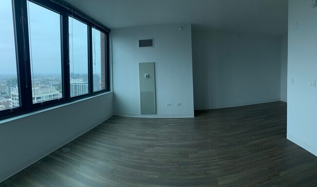 Building Photo - 601 N Wells St