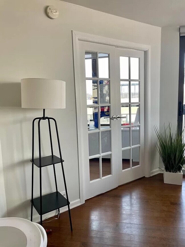 Foto del edificio - 222 E Pearson St