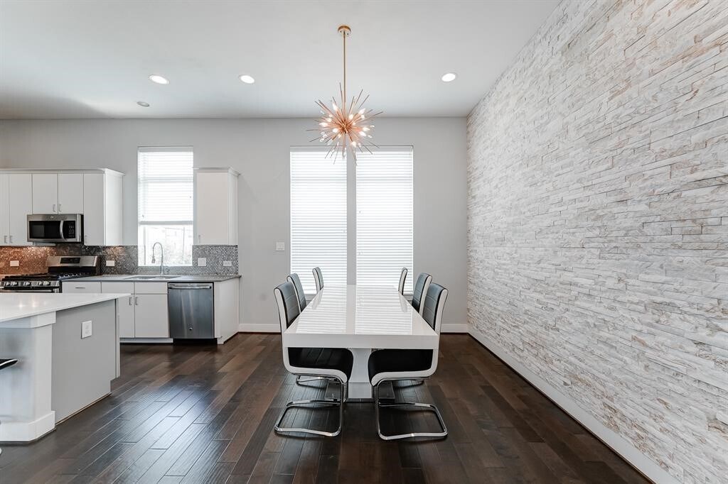 Foto del edificio - 8409 Hempstead Rd