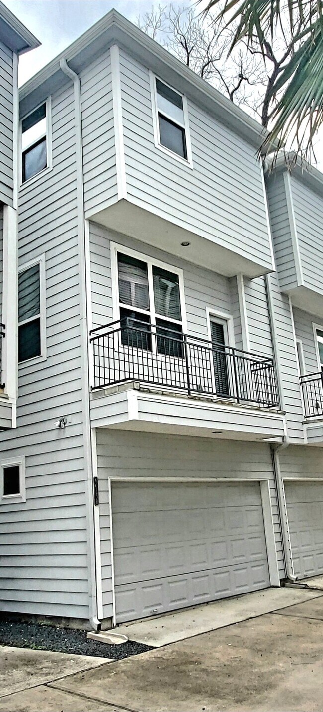 Foto del edificio - 6625 N Main St
