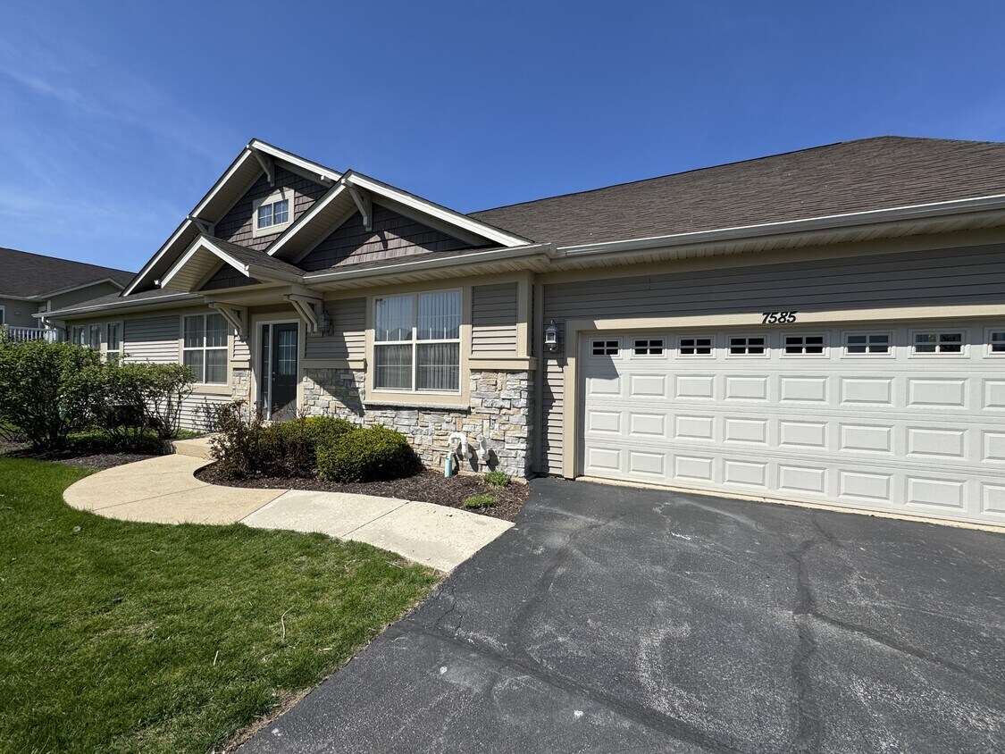 Foto principal - 7585 Western Gailes Dr