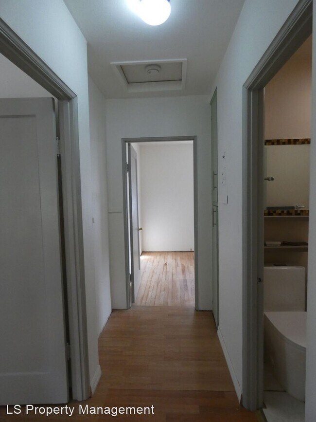 Building Photo - 3 br, 1 bath House - 2744 E. Jackson St.