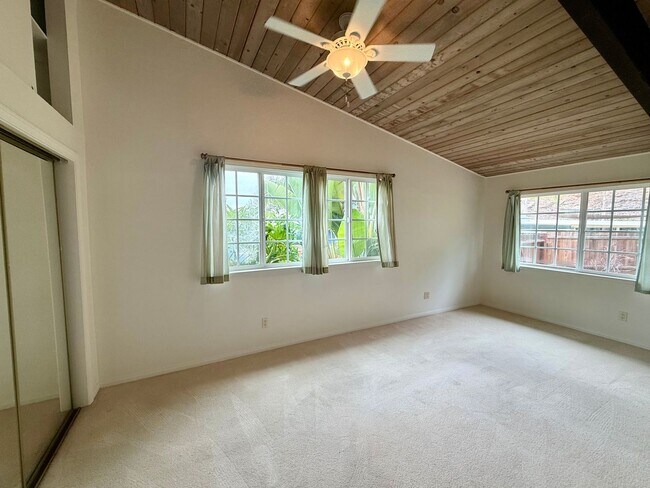 Foto del edificio - Bay Park Beauty | 3BD/2BA with Canyon Views & Lush Grounds