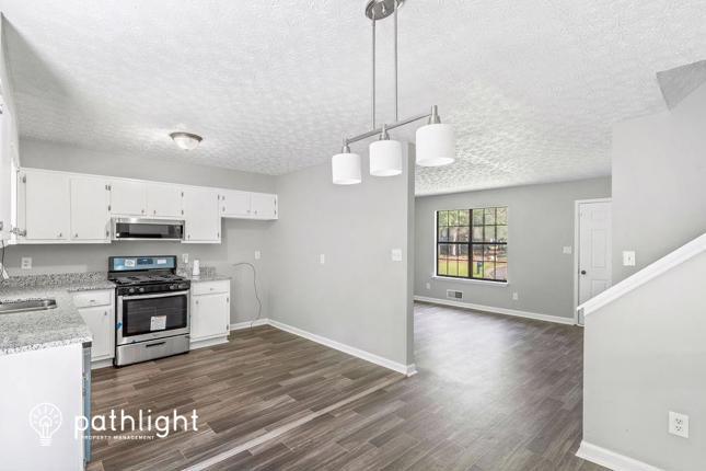 Foto del edificio - 100 Spicewood Ct
