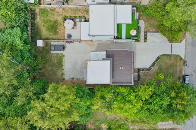 Foto del edificio - 407B Moore Ave