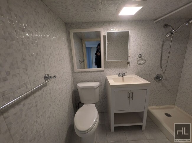 Foto del edificio - 335 Jerome St