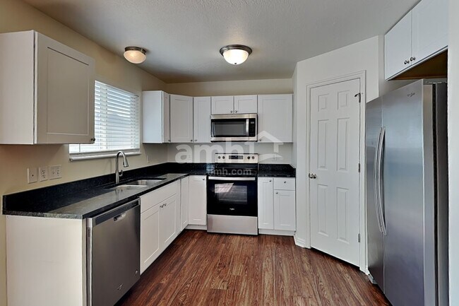 Foto del edificio - 4384 Maple Dr