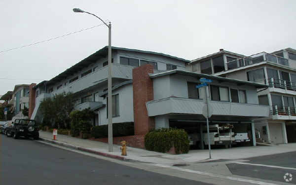 Foto principal - 200 Rosecrans Ave