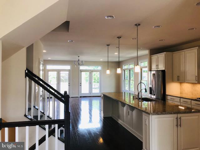 Foto del edificio - 7200 Holywell Ln