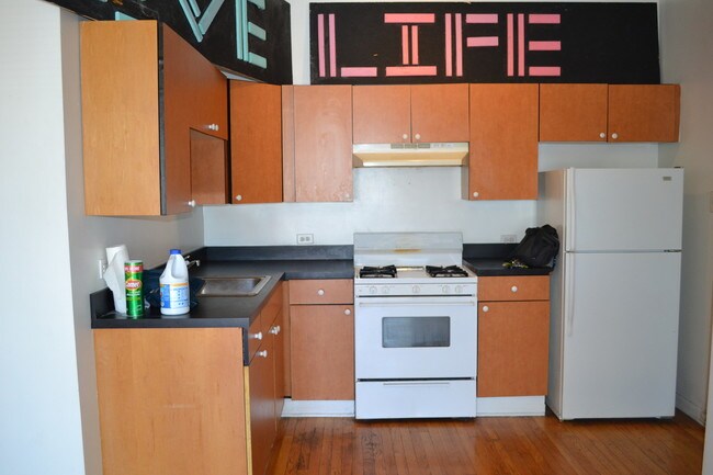 Foto del edificio - 2643 W Division St
