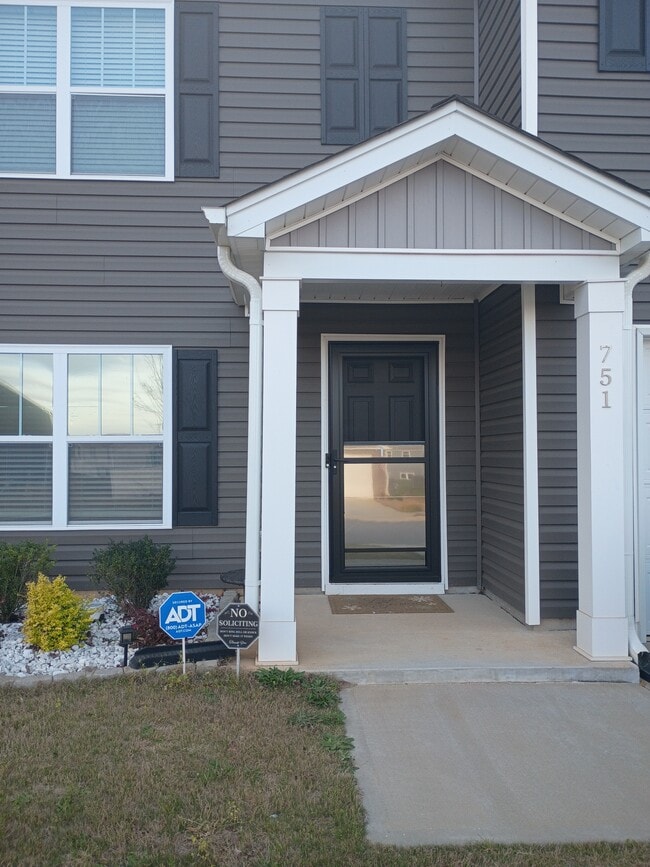 Building Photo - 751 Wolverine Ln