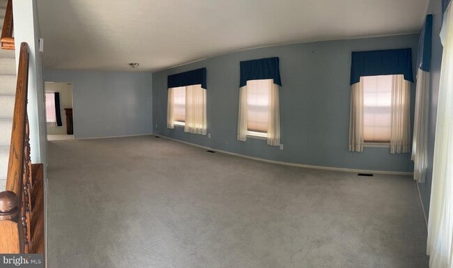 Building Photo - 21 Fieldcrest Dr