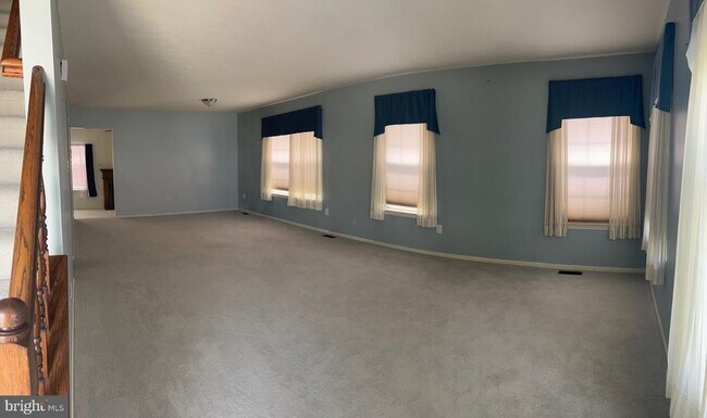 Foto del edificio - 21 Fieldcrest Dr