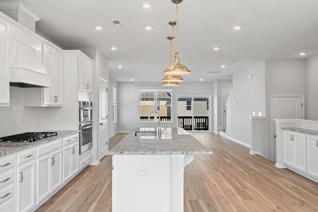 Foto del edificio - Spacious 4 Bedroom End-Unit in Durham