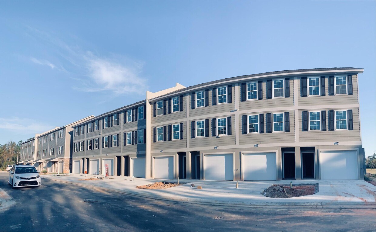 712 Plum Ln, D'Iberville, MS 39540 Townhome Rentals in D'Iberville MS