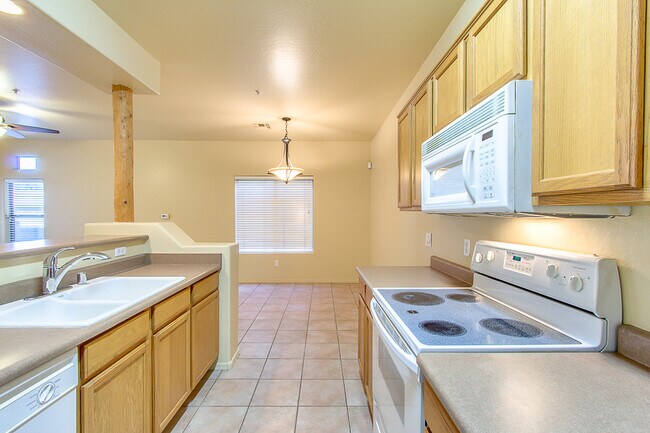 Foto del edificio - 1351 N Pleasant Dr