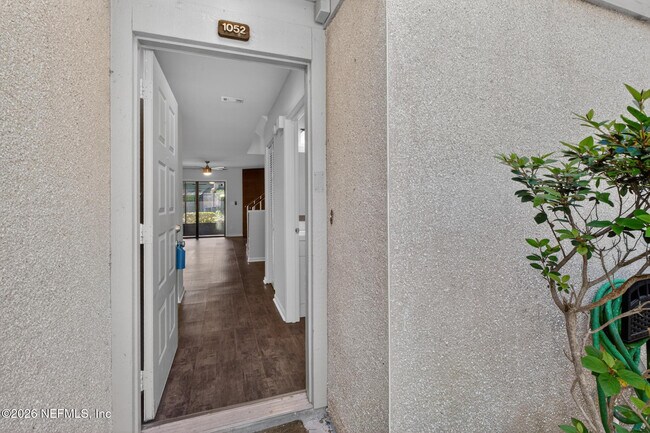 Foto del edificio - 7701 Baymeadows Cir W