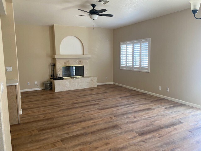Large familly area - 854 Campbell Rd