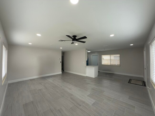 Building Photo - 1405 N J Terrace