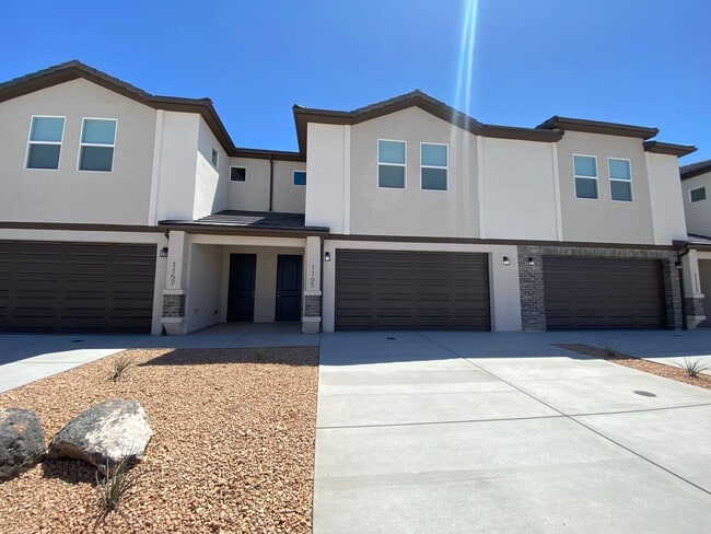 Building Photo - BRAND NEW 3 BEDROOM SAND HOLLOW TOWNHOME F...