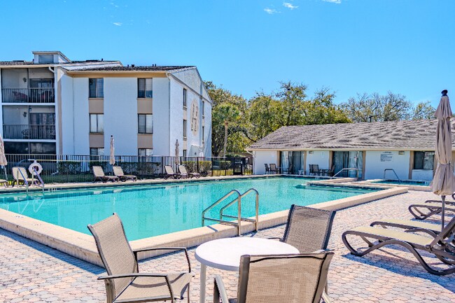 Foto del edificio - 8215 Sun Spring Cir