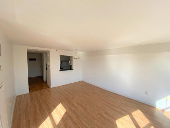 Building Photo - 931 Massachusetts Ave